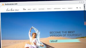 Publish Guest Post on liveloveraw.com